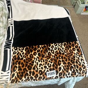 PINK Victoria's Secret Black and Leopard Cheetah Print Sherpa Blanket 50 x 60
